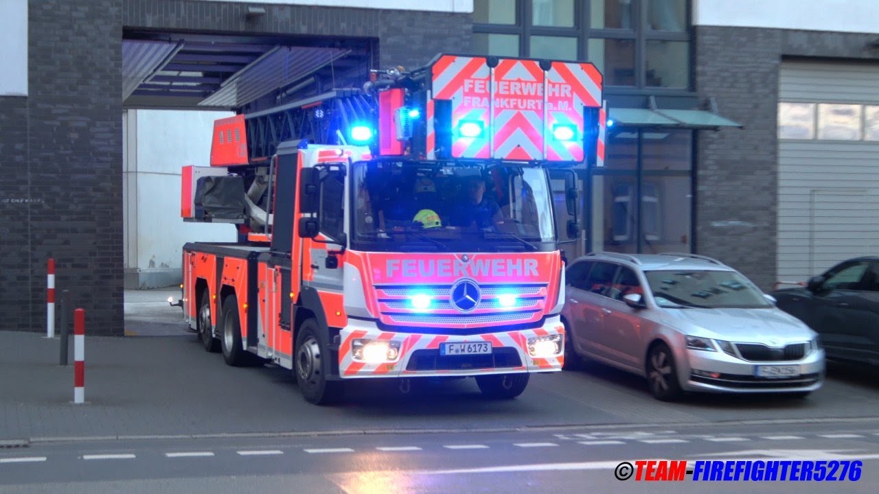 [Mit allen Hörnern aus der FF-Halle] Vom RTW bis zum Löschzug der Feuerwache 4 der BF Frankfurt