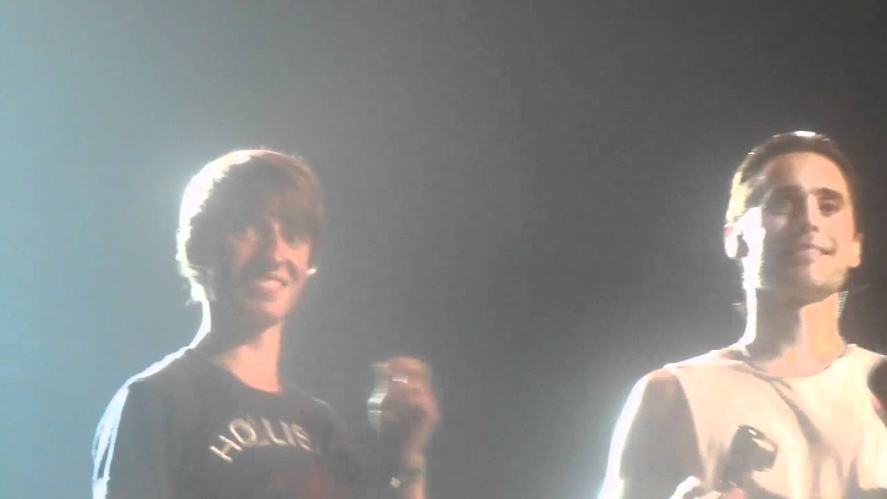 Jared Leto took a Boys Shirt off on Stage!