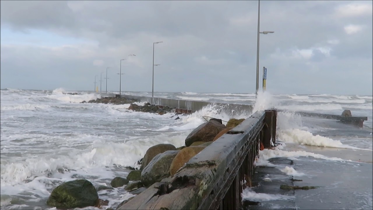 Mole von Løkken bei Sturm im  November 2017