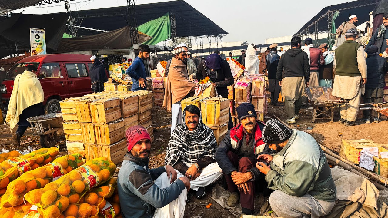 Pakistan | Walking Tour of Biggest Fruit Market in Peshawar and Bara Bazar 