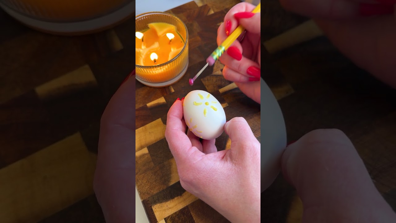 Beautiful Natural ways to decorate Easter eggs! 🌿 #eastereggs #eggs #crafting #Organic