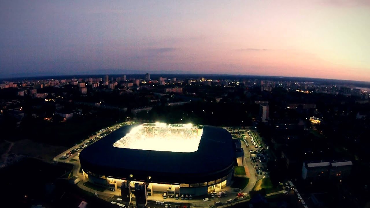 Stadion Miejski w Tychach z lotu ptaka podczas meczu GKS Tychy - Raków Częstochowa