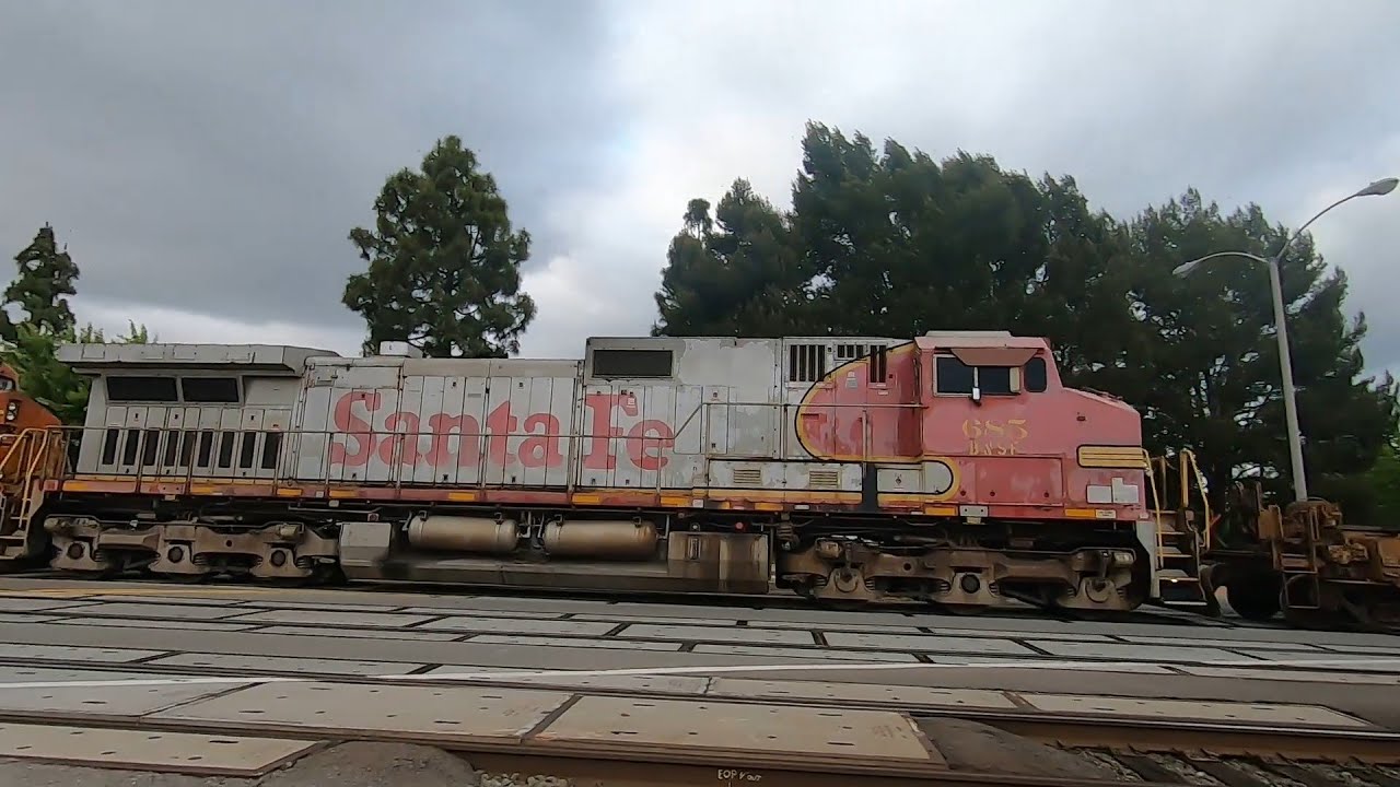 Warbonnet Dash 9 on BNSF intermodal with 3 Mid DPU