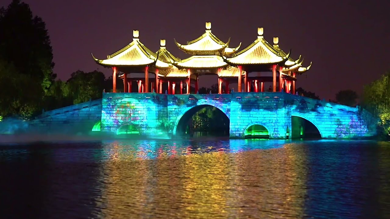 Dazzling lightshow at Yangzhou's Slender West Lake