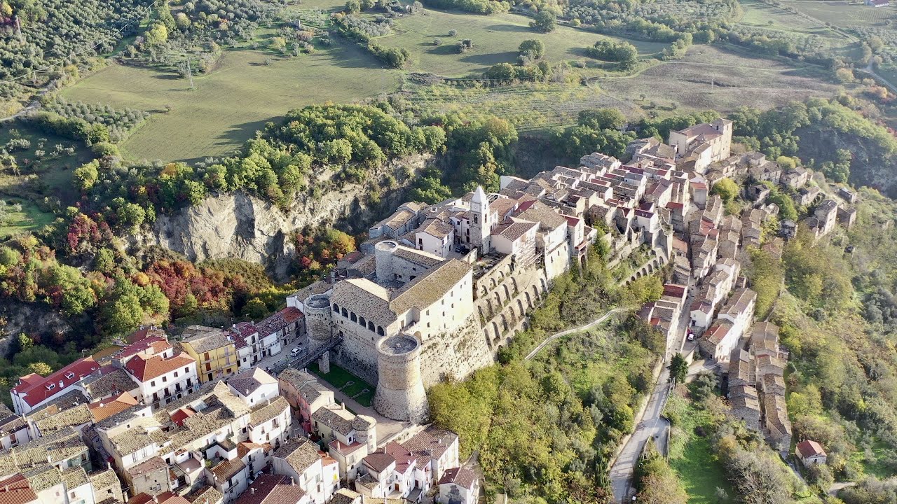 CIVITACAMPOMARANO IL BORGO CHE RINASCE