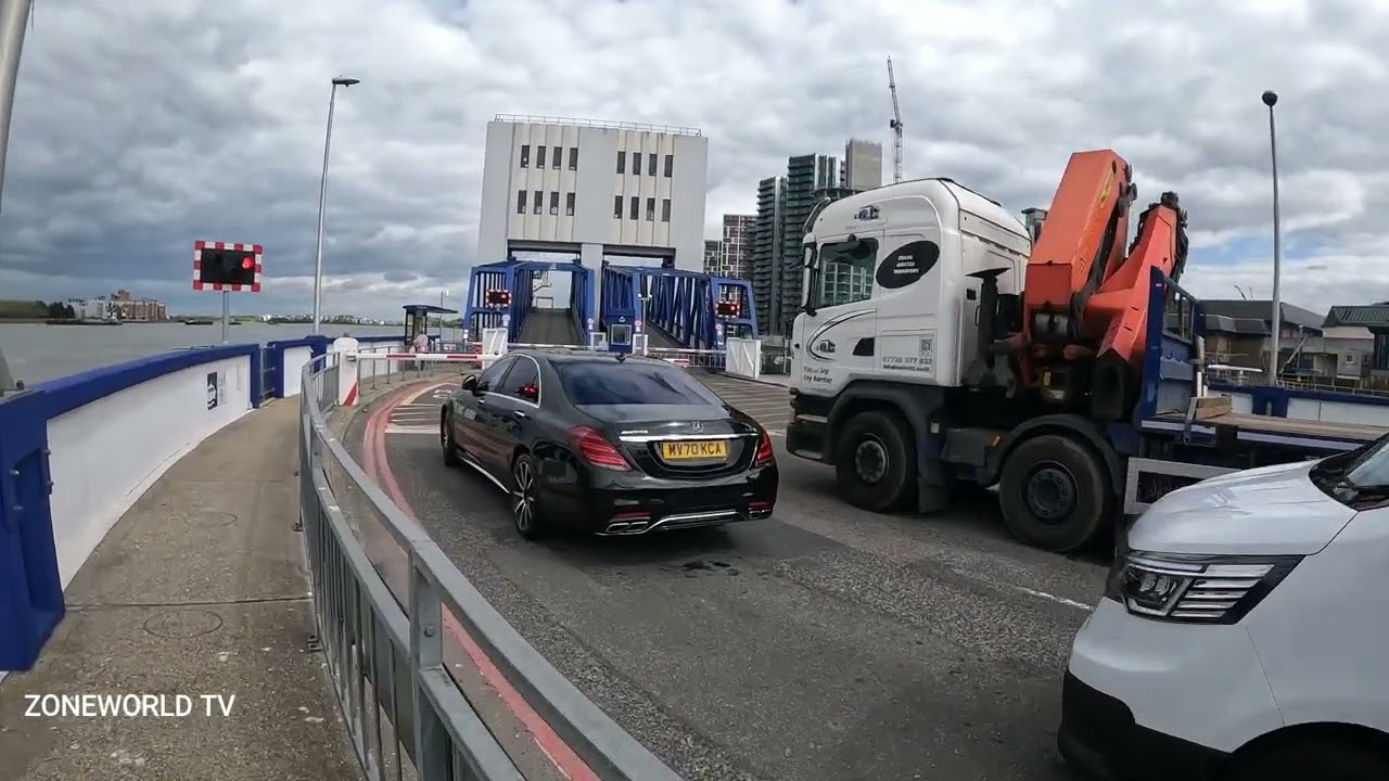 🇬🇧LONDON TAKING FERRY TO CROSS OVER TO EAST LONDON ENJOYING SWIFT RIDE OVER THEAMS RIVER