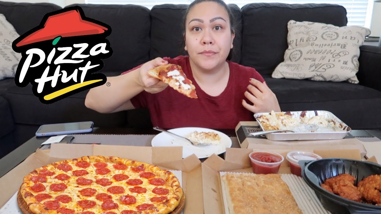 PIZZA HUT PEPPERONI PIZZA, BUFFALO WINGS, ALFREDO PASTA, BREADSTICKS | EATING SHOW