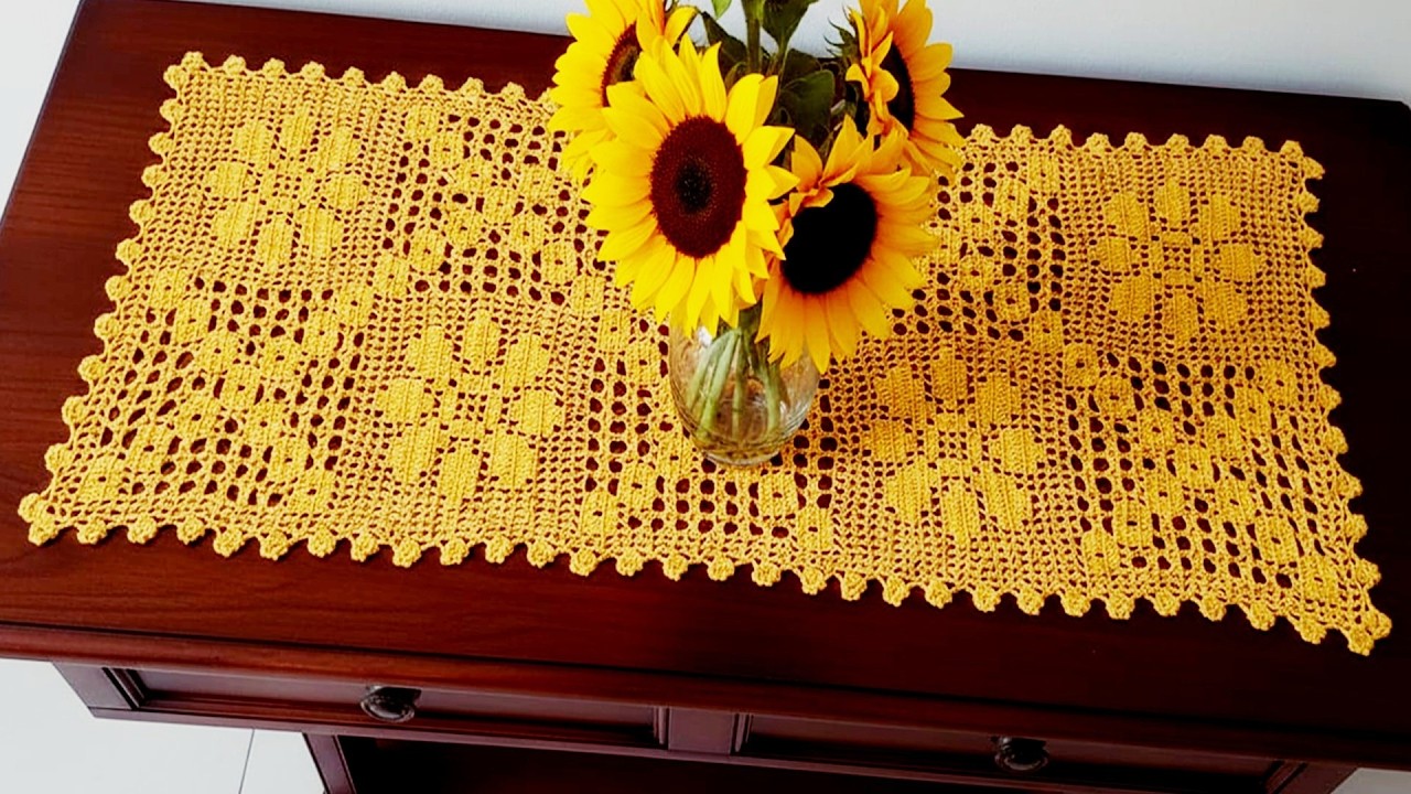 CAMINHO DE MESA EM CROCHÊ FILÉ FLORAL GEOMÉTRICO @ZAZÁSÎLVÁCROCHÊ
