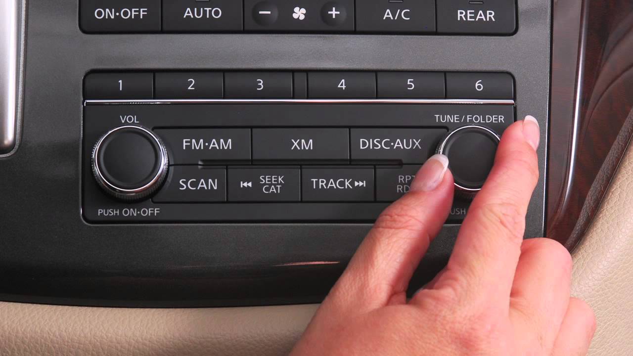 2013 NISSAN Quest - Audio System with Navigation