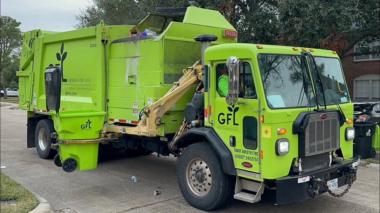 GFL CNrG Pete 520 Heil Python Side Loader Garbage Truck Packing Out & Lid Flipping