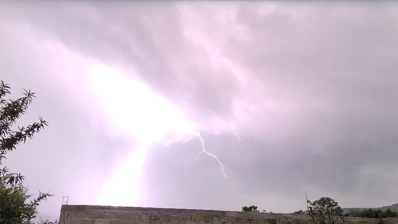 Severe thunderstorm with a lot of extremely close lightning and extremely loud thunder in México!