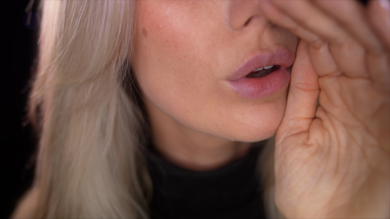 ASMR | Close-up Deep Ear Attention & Breathy Whispers (Dutch & English)