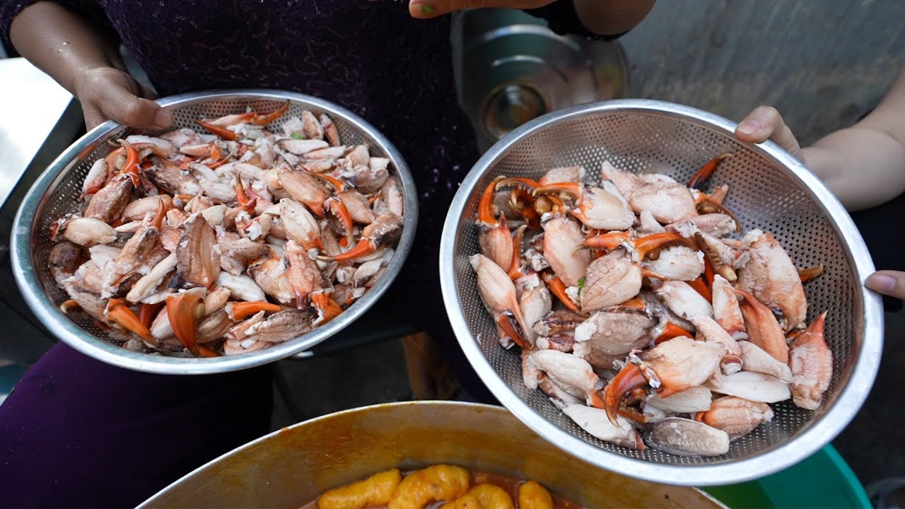 Ăn 2 tô Bánh Canh Cua 500k ở Quán Bánh Canh Cua 300k đông nghẹt khách Mùng 7 Tết 2022 ở Sài Gòn