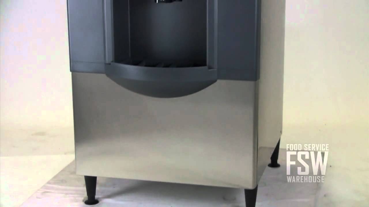 Scotsman (C0630MR-32A_ HD30B-1H) 684 Lb Full Size Cube Ice Machine with Hotel Ice Dispenser