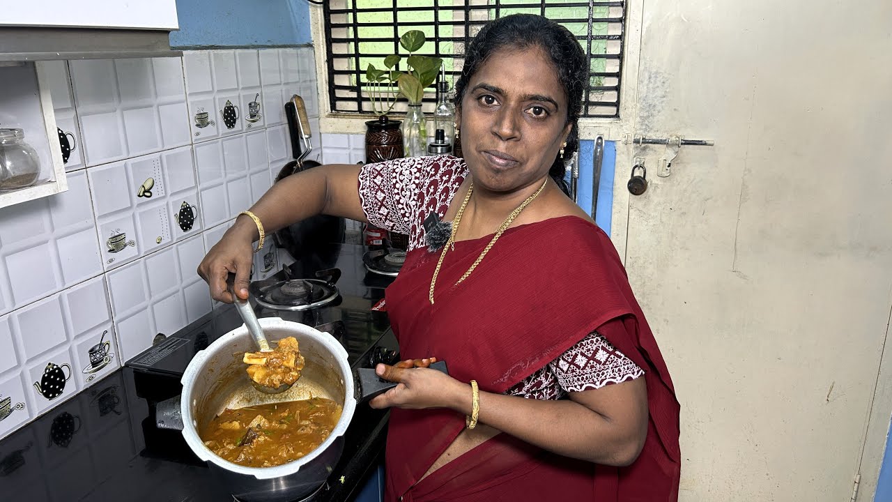மணக்க மணக்க மட்டன் குழம்பு சாதம், Idly & சப்பாத்திக்கு Vera Level Taste - Mutton Kulambu Recipe