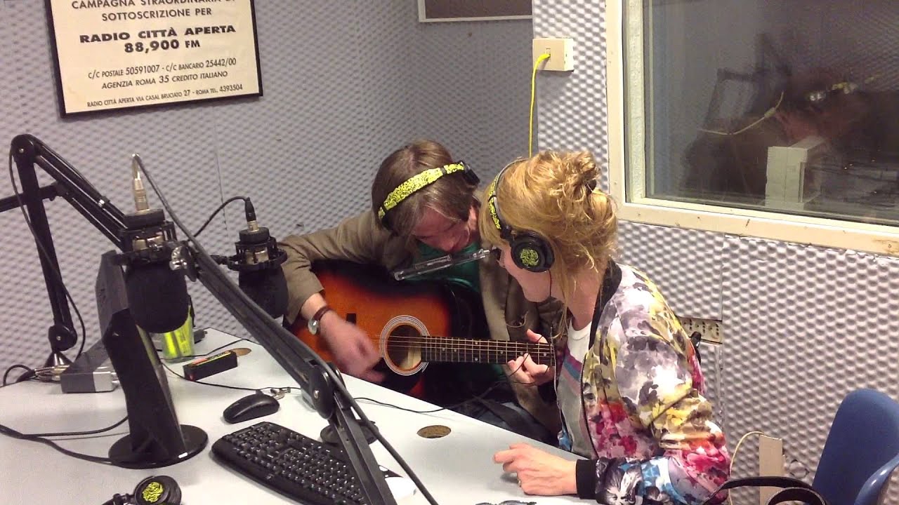 Monica Queen and Thrum - Lazy Line Painter Jane (B&S cover) ( Live @ L'Attimo Fuggente)