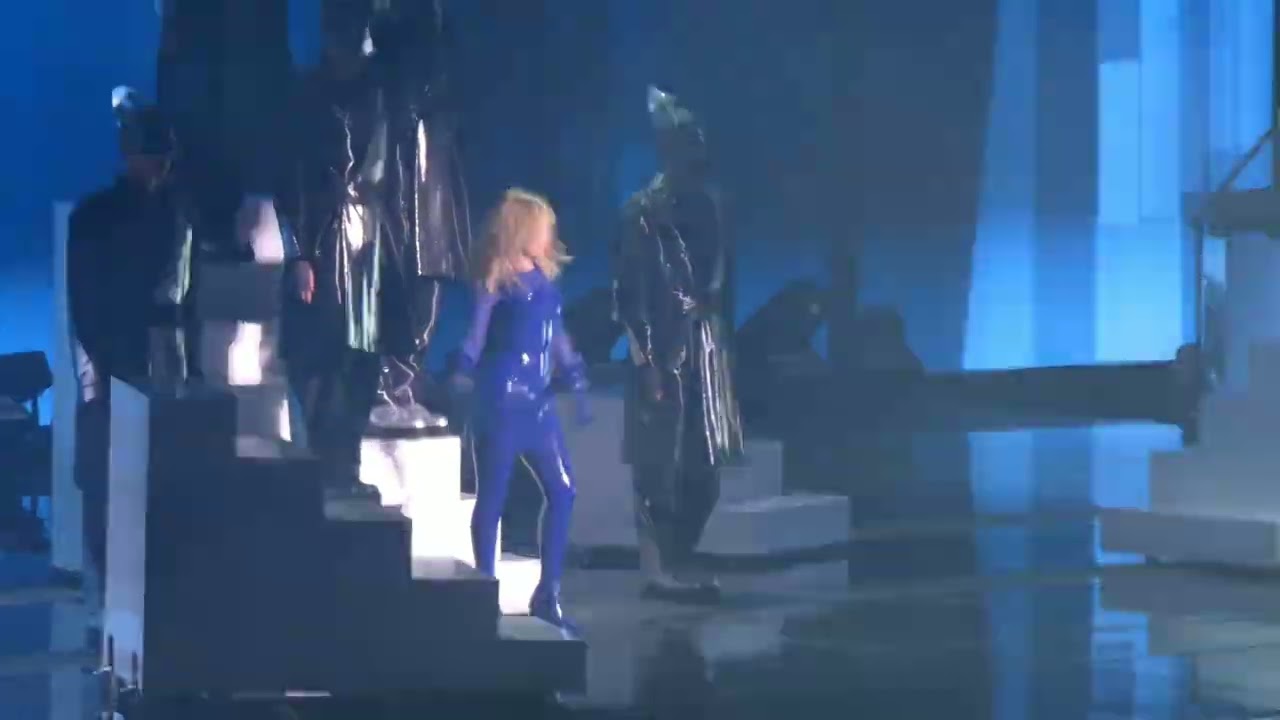 Kylie Minogue tension tour Birmingham; Show opening