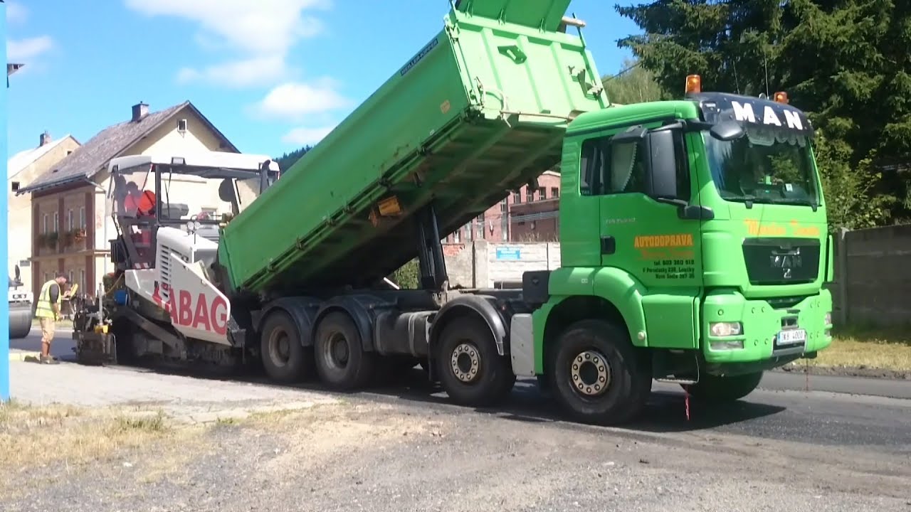 Asfaltování silnice Rotava - Asphalting the Rotava Road