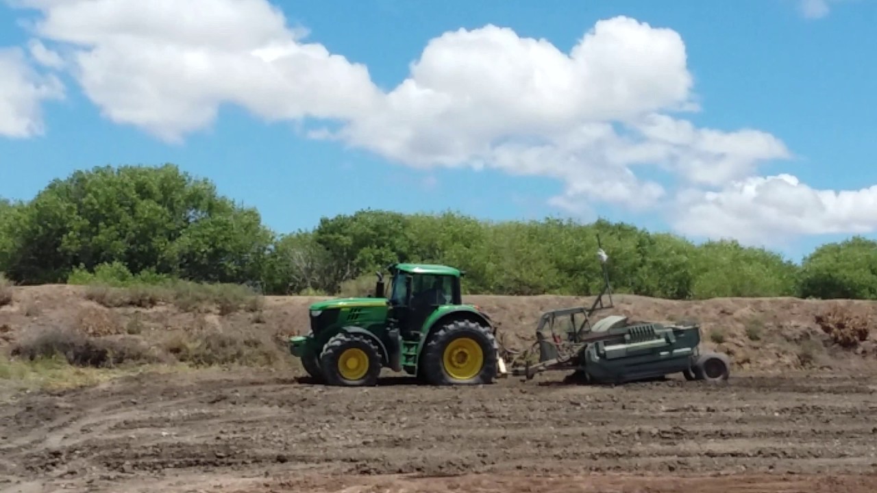 Repair damaged dam with John Deere 6170m and erdvark dam scoop