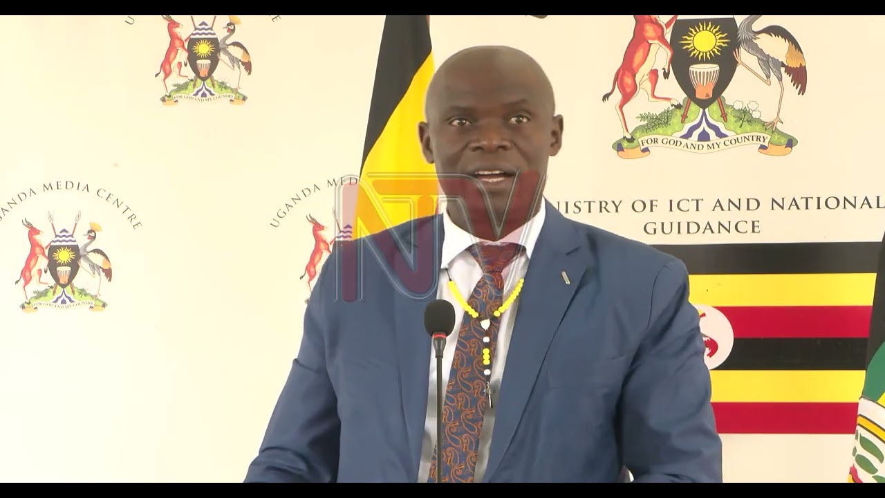 Most vendors flee streets ahead of midnight deadline