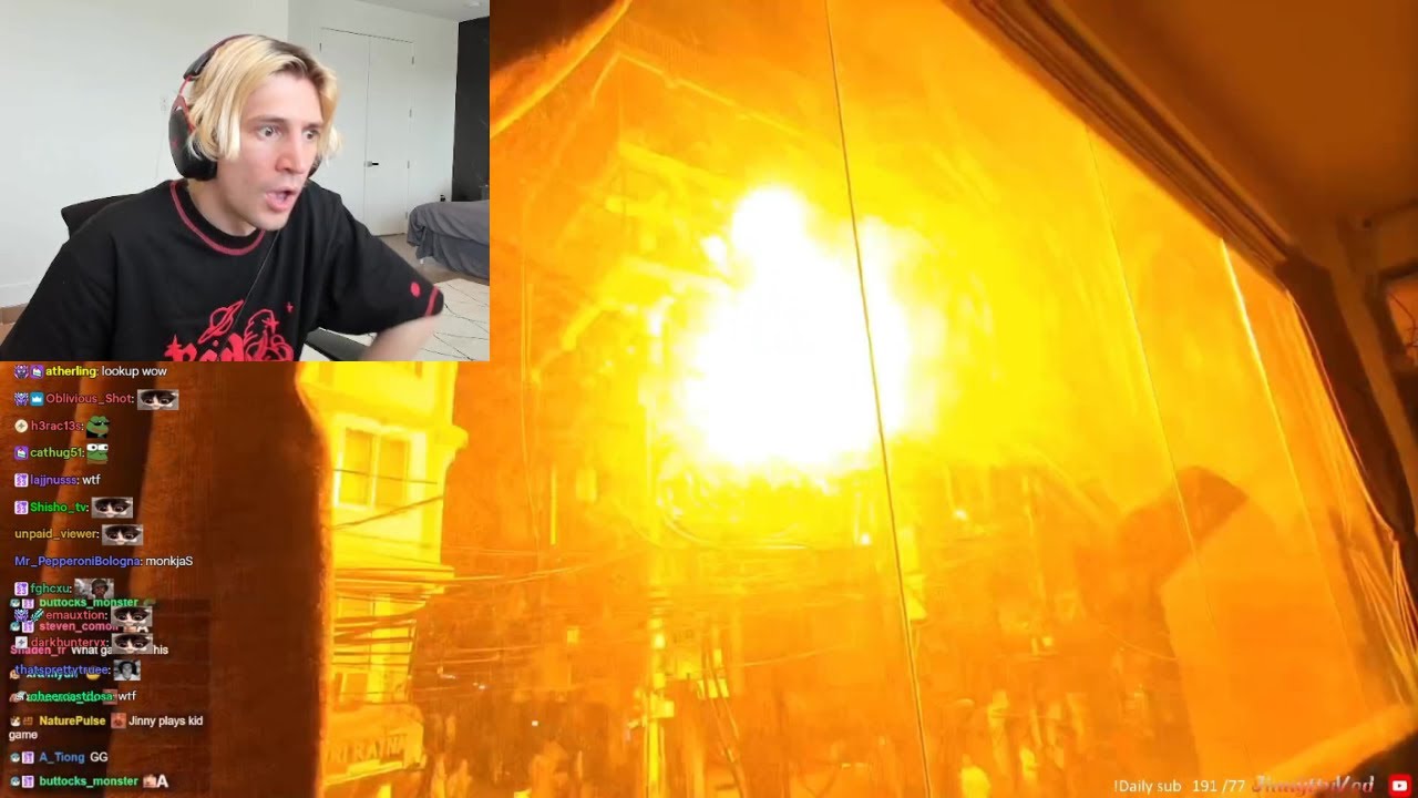 xQc реагирует на то, что стример видит взрыв в Непале