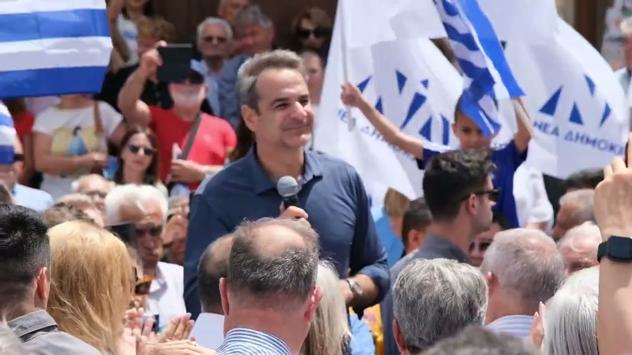 Μητσοτάκης: Βόλτα και καφές στο Γύθειο