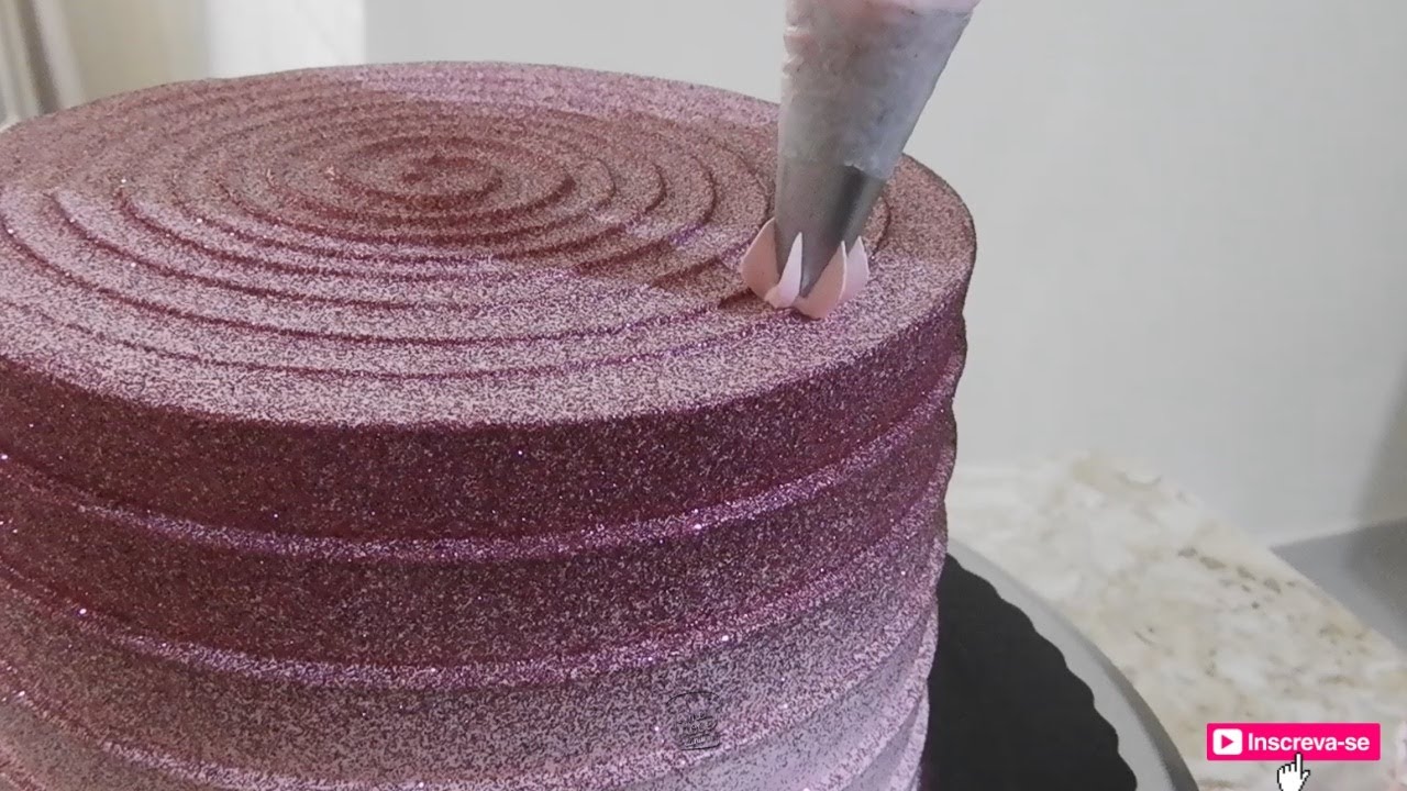 Bolo Rosa Com Glitter Simples e Delicado