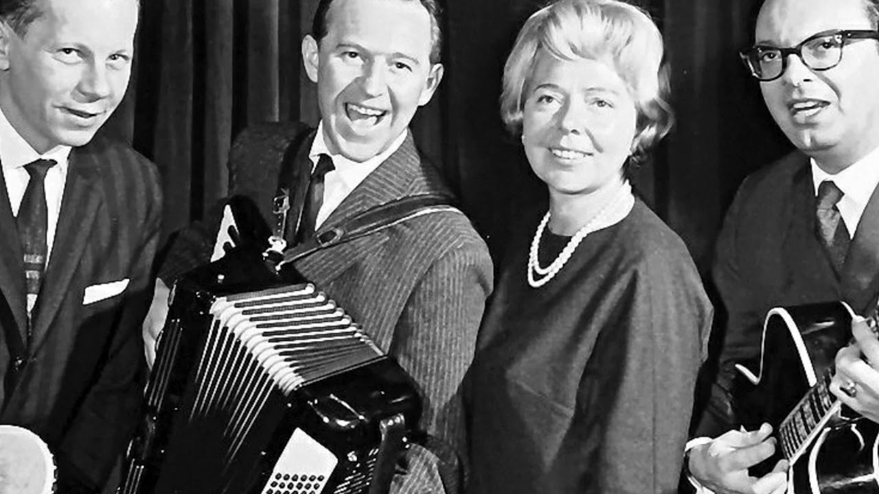 Friedel Hensch & die Cyprys - Über's Jahr wenn die Kornblumen blühen (1951)
