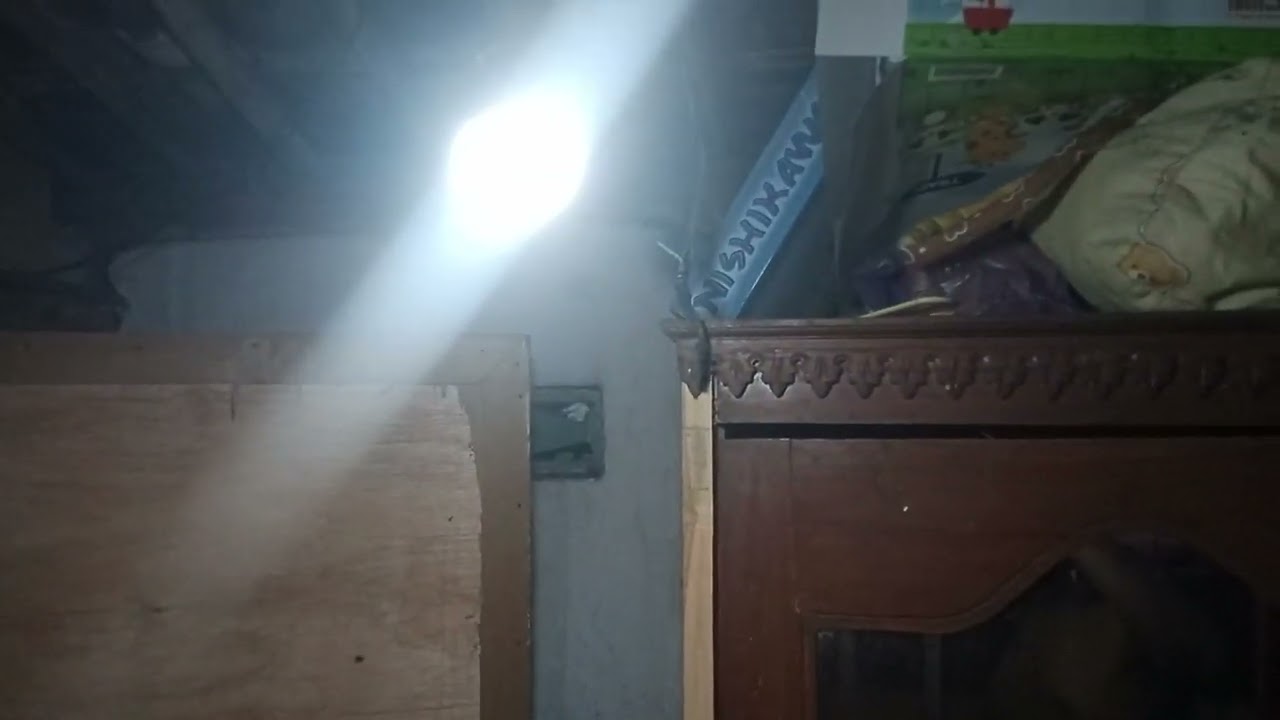 LAMPU KAMAR TIBA TIBA NYALA DAN MATI !! Ini di prank listrik apa di prank makhluk haluos