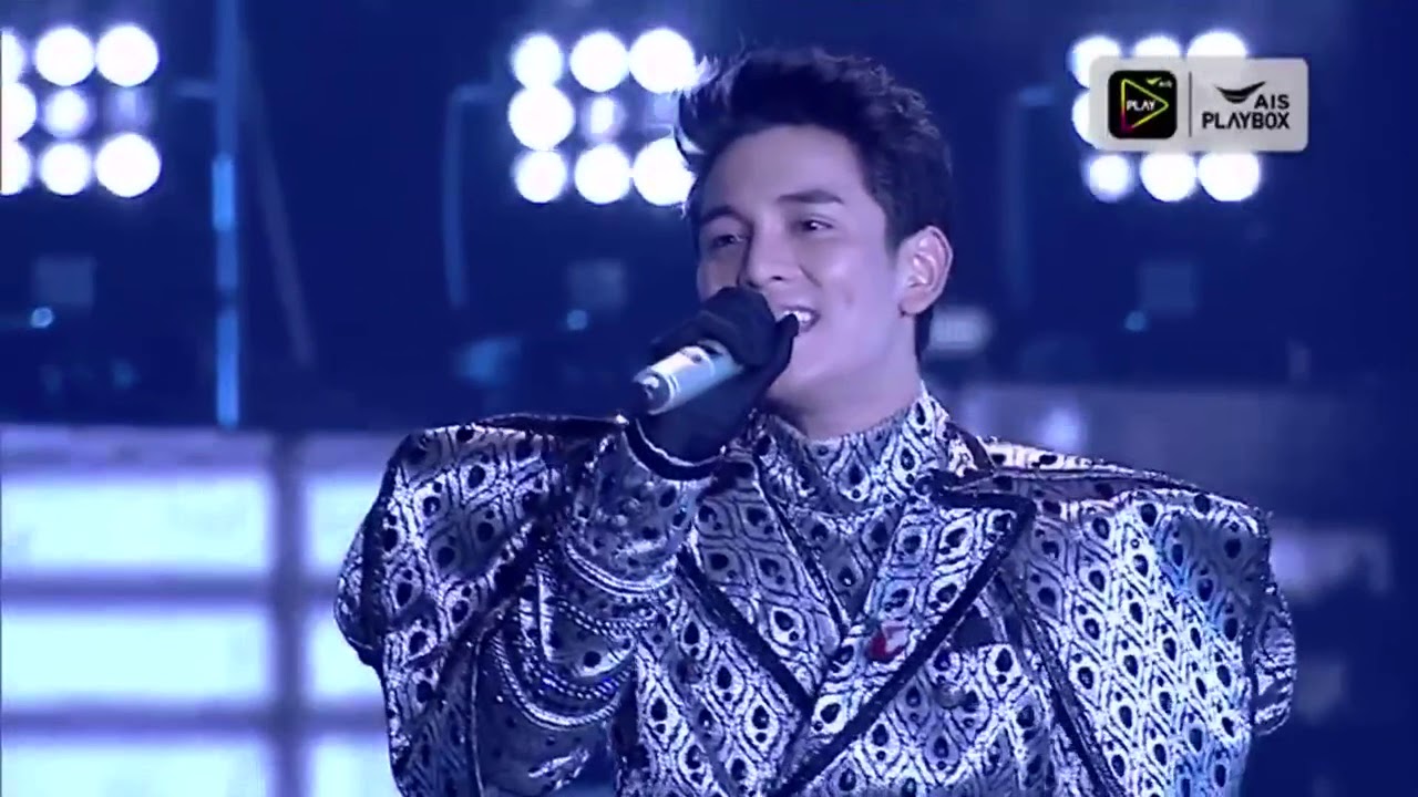 กัน นภัทร หน้ากากช้างดำ & แก้ม วิชญาณี หน้ากากมงกุฏเพชร เพลงภูมิแพ้กรุงเทพ The Mask Concert 3
