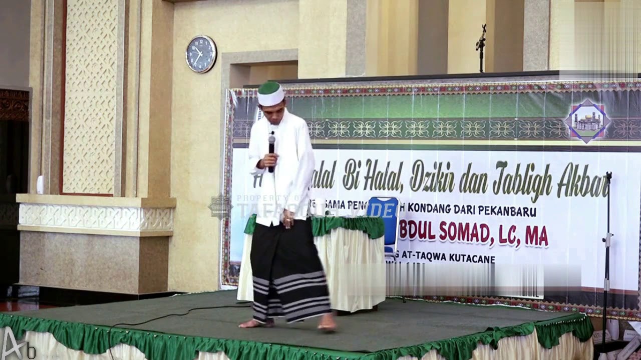 Posisi dan lebar kaki ketika solat | Ust. Abdul Somad, Lc. MA