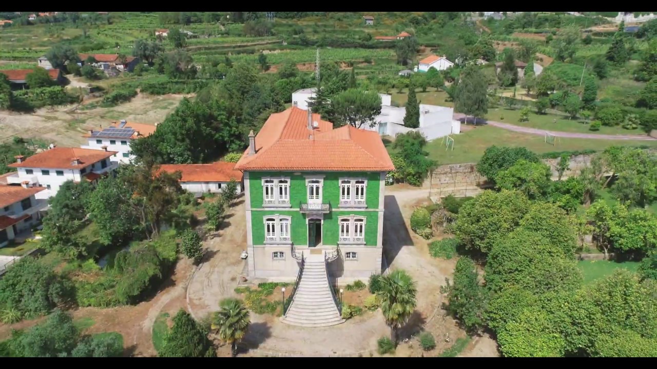 Casa senhorial datada do século XX, em Urgezes, Guimarães