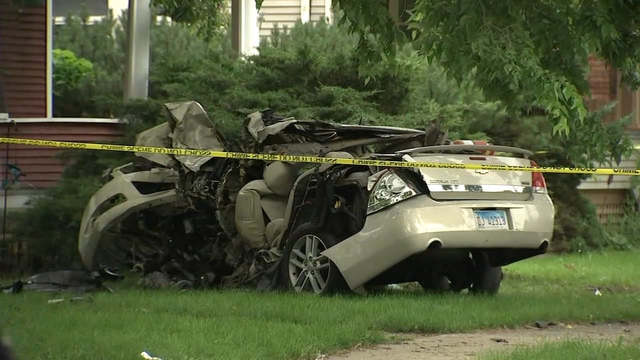 2 killed in Aurora crash after police chase