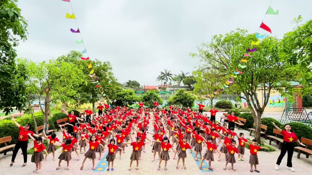 Đồng diễn Khát vọng tuổi trẻ - Trường Mn Nam Hoa