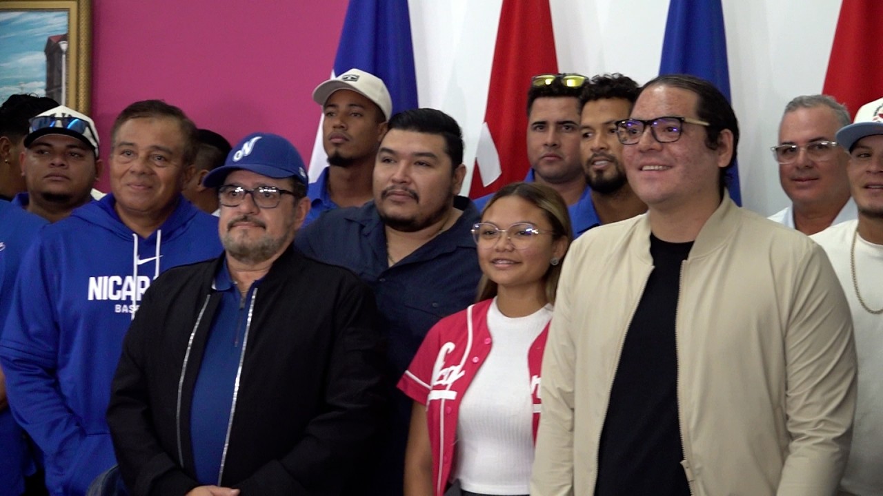 Llegada de la selección nacional de béisbol luego de su participación en el clásico mundial