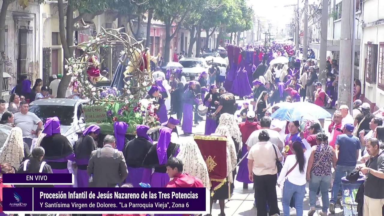 Paso por Santa Teresa de la Procesión Infantil Jesús Nazareno y Virgen de Dolores de la Parroquia