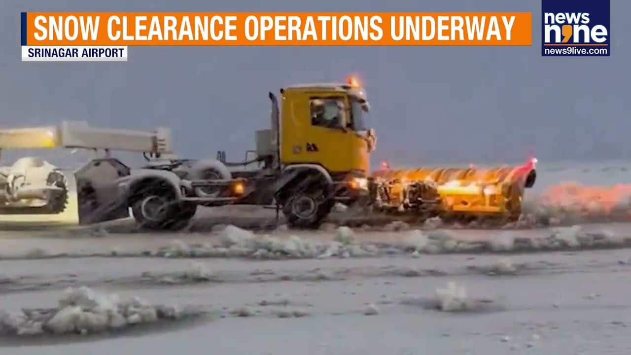 Heavy Snowfall Blankets Kashmir | 22 Flights Cancelled At Srinagar Airport | News9