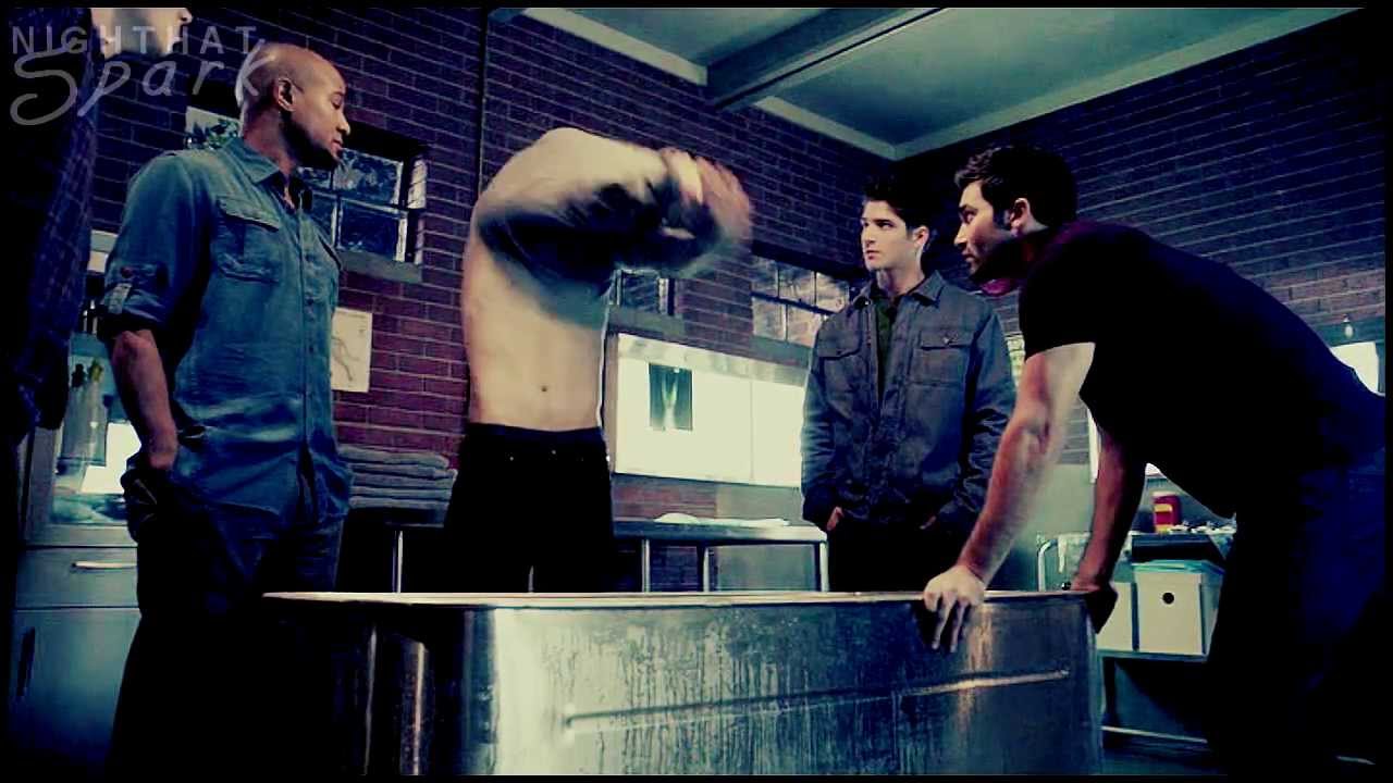 TEEN WOLF ●  HUMOR\CRACK