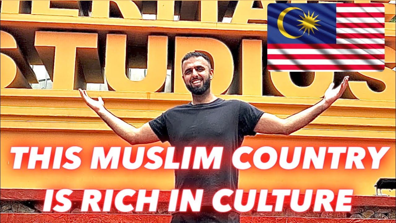 ASIAN MUSLIM COUNTRY WITH AMAZING CULTURE & HISTORY! 🇲🇾 | MALAYSIA HERITAGE STUDIOS IN MELAKA CITY