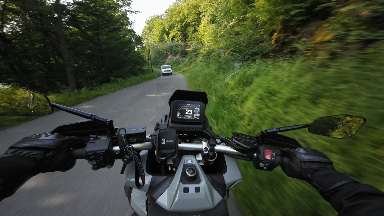 Honda X-ADV 750 narrow road, low speed [SC-Project]