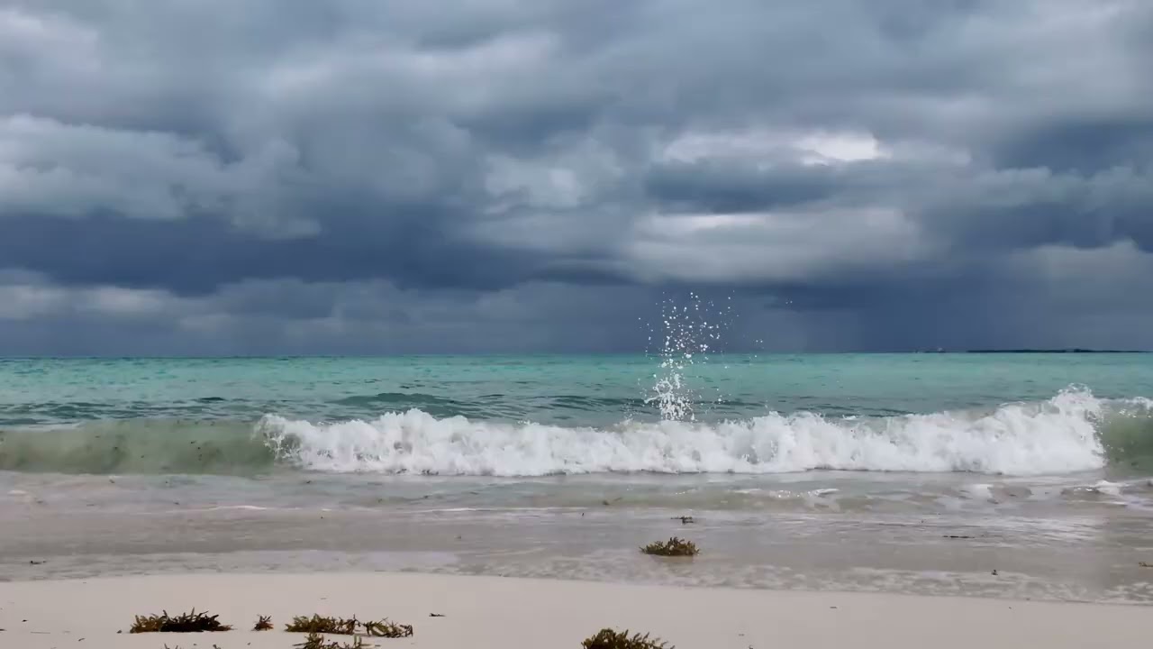 Still Ocean on a Cloudy Day | Relaxing Sea Sounds | 4K