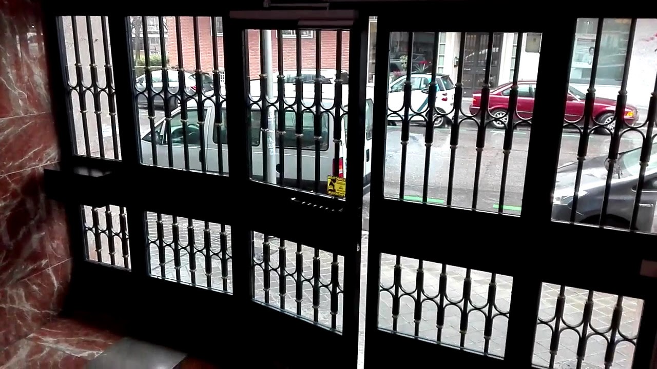 Puerta portal automatizada