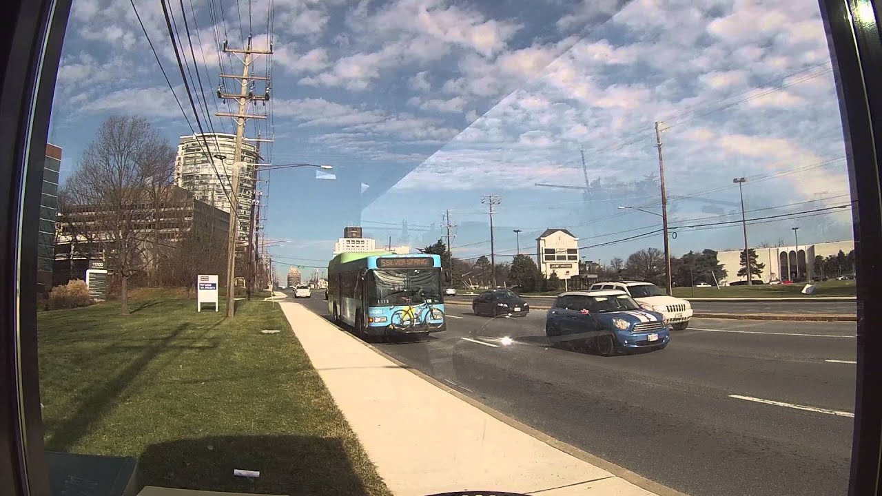 Ride-On 2009 Gillig Advantage Hybrid 5343 on Rockville Pike