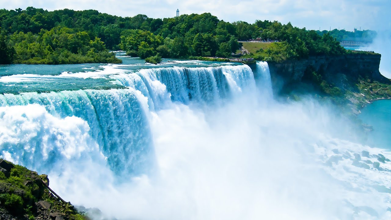 Conquering Niagara Falls: The Incredible True Story of Daredevils and Danger!