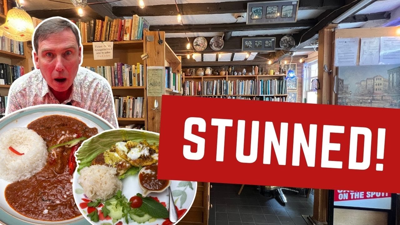 Reviewing a THAI CAFE & BOOKSHOP!
