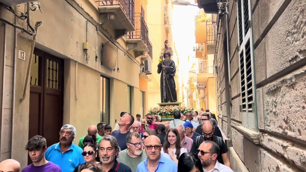 Trapani - Spostamento della statua di San Francesco di Paola dalla chiesa omonima a San Pietro