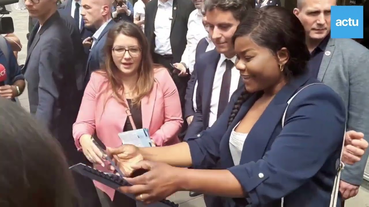 Gabriel Attal en visite au Mans pour les législatives