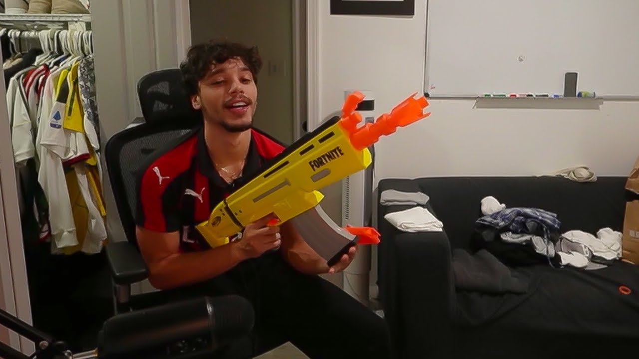 Мэтт Лусена делает все, кроме упаковки...