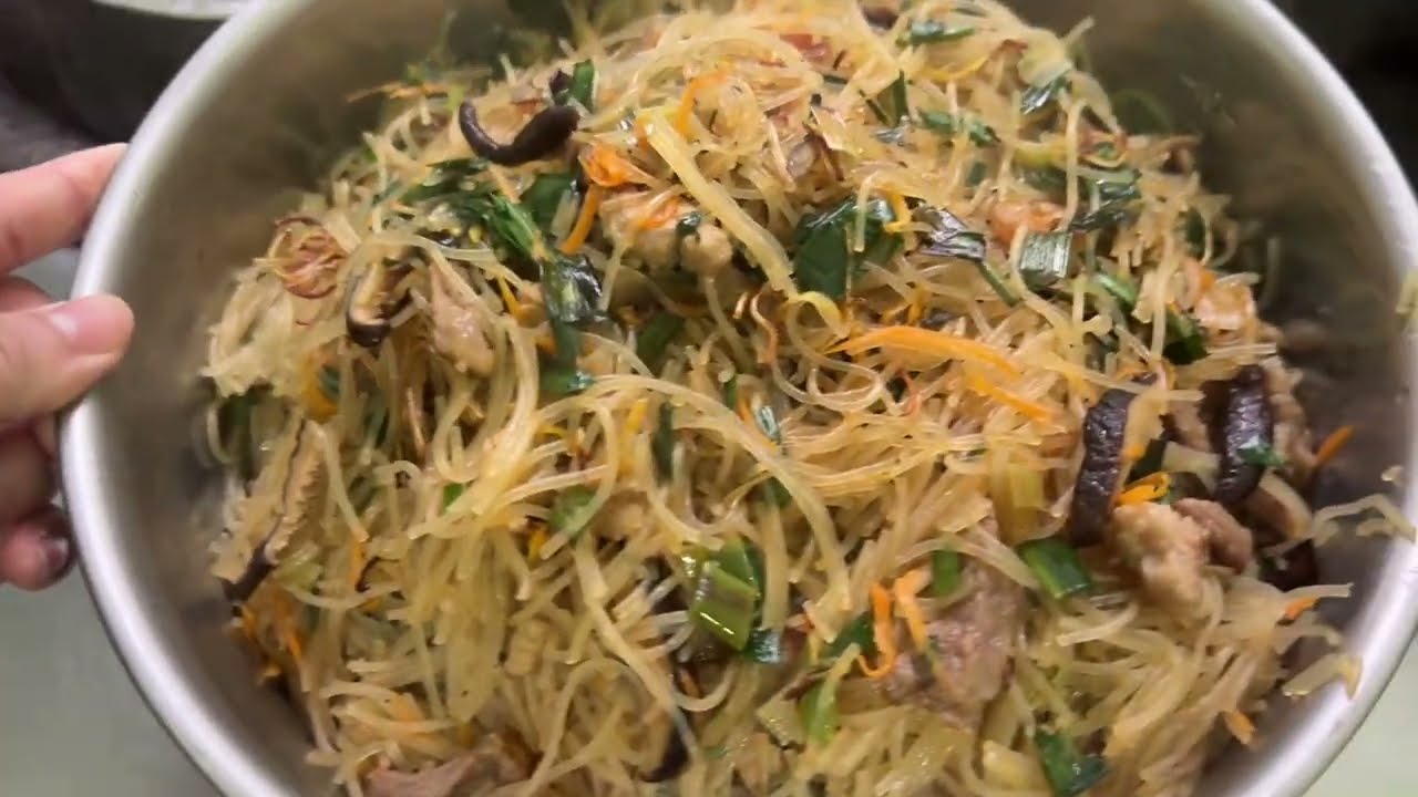 台灣過年的傳統炒米粉 Taiwanese Stir-Fried Rice Noodles | A Traditional Lunar New Year & Wedding Dish