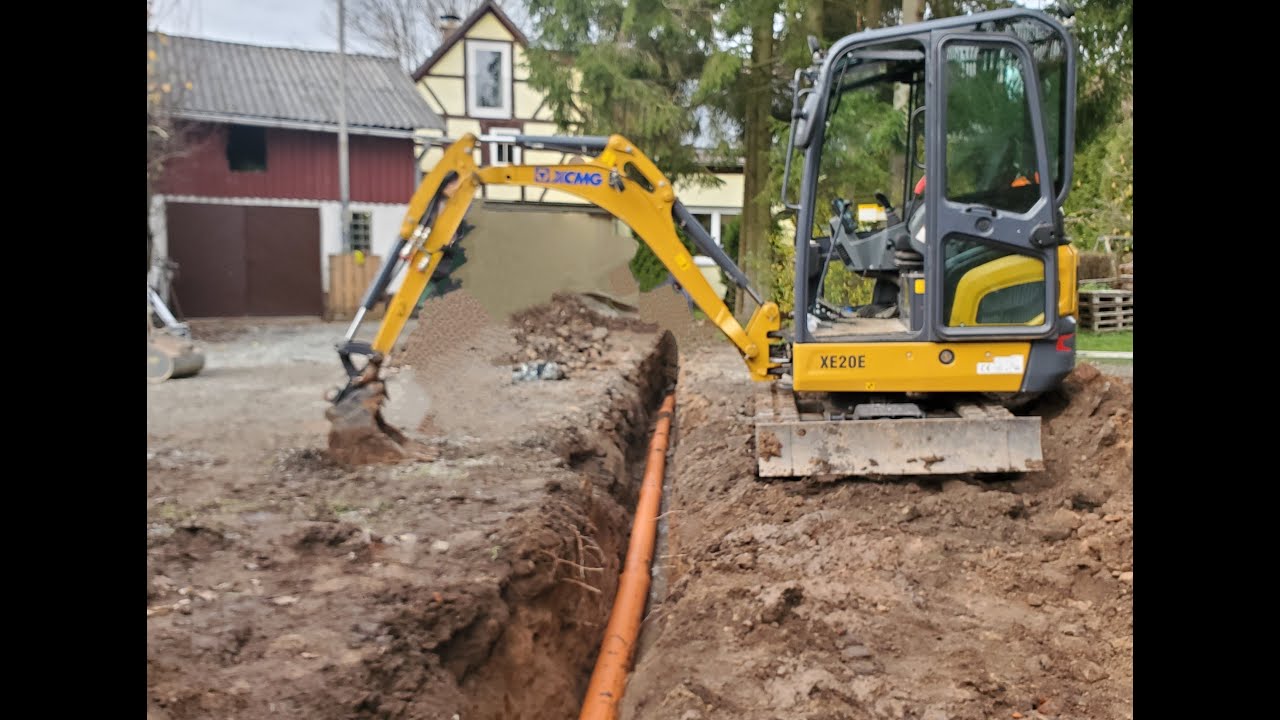 Regenwasser Rohrgraben ausheben  mit XCMG XE20E